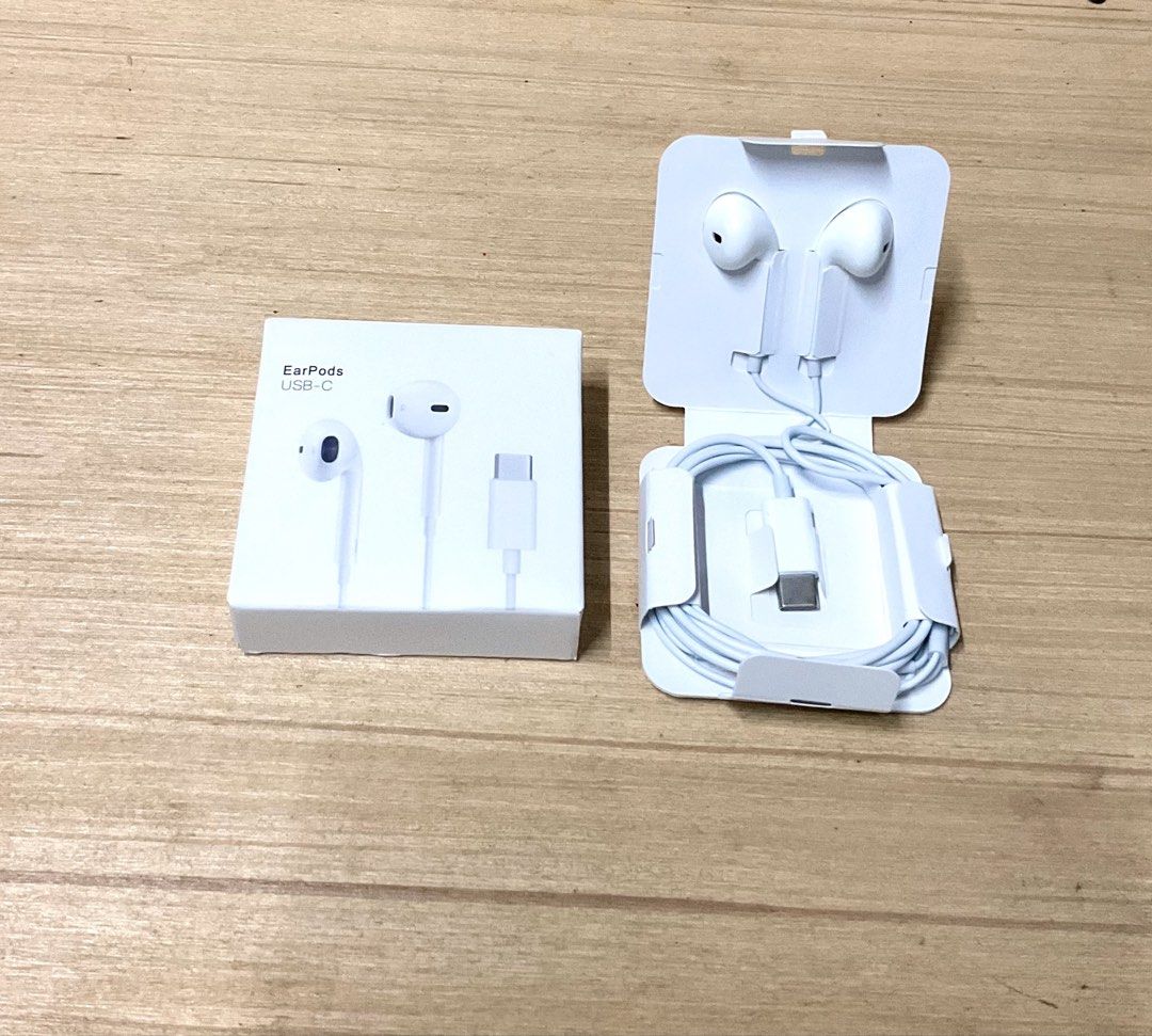 Apple EarPods USB-C Wired Earphones (Category: Earphones) located in Manila. Submitted by mae0103 (Listing ID 1462743264, Image 2). Description: EARPODS USB - C FOR IPHONE 15 TO 18 SERIES -PLUG AND PLAY - NOISE CANCELLATION - AUTHENTIC - HIGH QUALITY - COMPATIBLE DEVICES IPAD / IOS OPEN VIA LALAMOVE / MEET UP / JNT 📍: POBLACION MUNTINLUPA CITY.