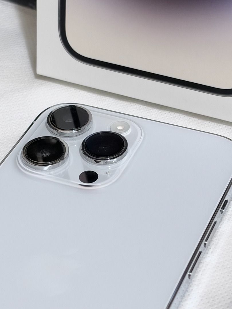 Apple iPhone 14 Pro Max (Silver) （分類：iPhone 14 系列）位於 Hong Kong。 由 ac_ch_ 提交（商品編號 1462712067，圖片 3）。簡介： - iPhone 14 Pro Max - Colour: Silver - Storage: 256GB - Condition: Excellent, always been using cases + screen protectors - Includes: Original box and charging cable - Battery Health: 88% iPhone 14 Pro Max銀色 電池健康度有88% 連原裝盒&充電線 從來沒有維修過或打開過換電, 100%原裝 :) MTR - 中環 / 金鐘 / 銅鑼灣 / 尖沙咀 / 九龍塘站 交收ok MTR - Central / Admiralty / Casuseway Bay / TST / Kowloon 