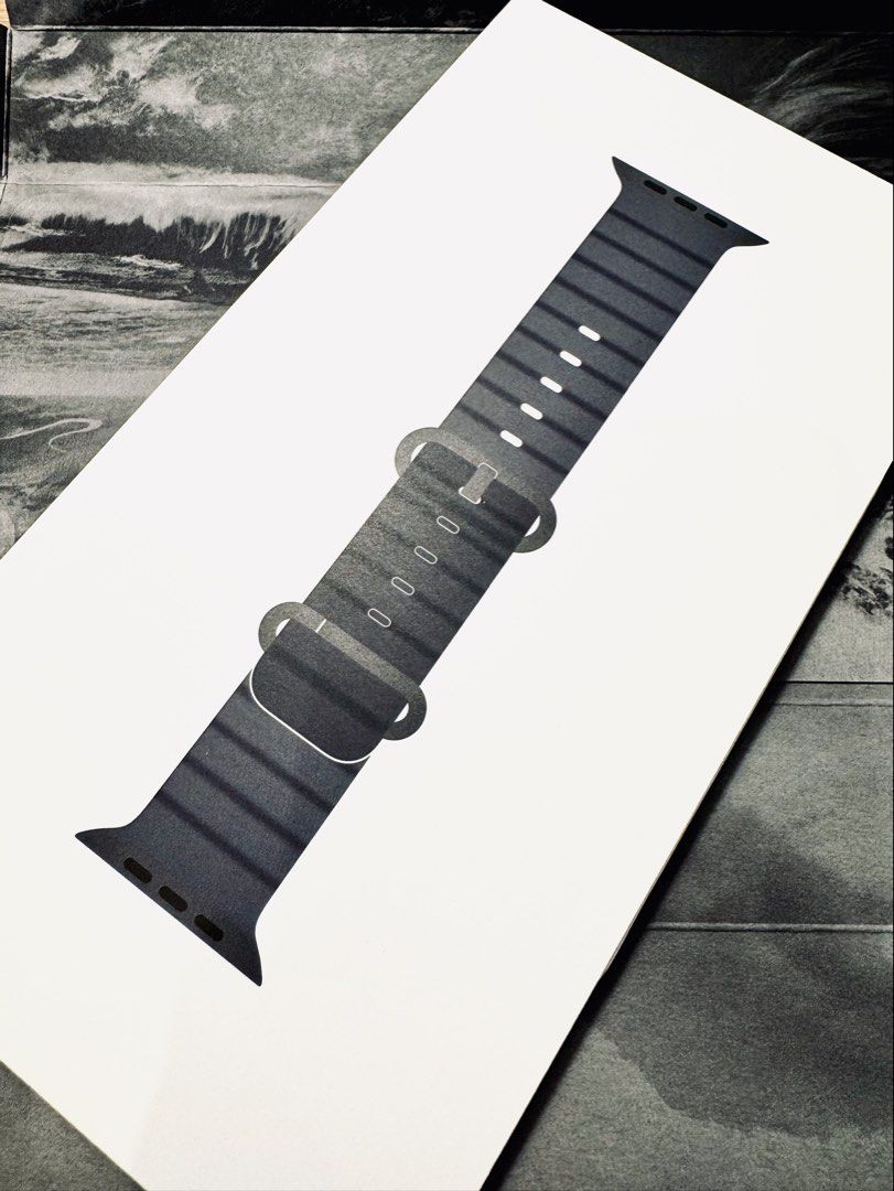 Apple Watch Ocean Band - 半透明黑色海洋錶帶 （分類：智能穿戴裝置及智能手錶）位於 Hong Kong。 由 andymaa 提交（商品編號 1462777658，圖片 1）。簡介： 半透明黑色海洋錶帶,全新未開封。