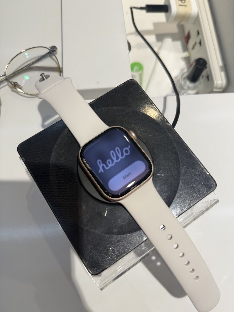 Apple Watch Series 10 ⌚️💗 (Category: Wearables & Smart Watches) located in Quezon City. Submitted by anonrider (Listing ID 1462860671, Image 3). Description: FOR SALE: Apple Watch Series 10 ⌚️💗 ✨ Like New / Excellent Condition • 42mm • Rose Gold / Pink • LTE + GPS • Bought from the US 🇺🇸 • Protected since Day 1 • No major scratches / dents • Comes with FREE accessories 🎁 RFS: Upgrading 📩 PM for price, photos, and more details! (slightly neg