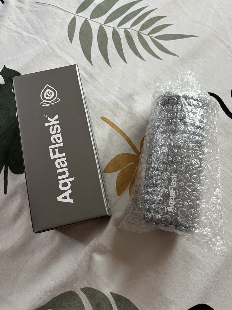Aqua Flask Stone Gray 14oz (Category: Water Bottles & Tumblers) located in Makati City. Submitted by enelrach94 (Listing ID 1462687398, Image 2). Description: RFS: Gift to me and hindi nagagamit. .