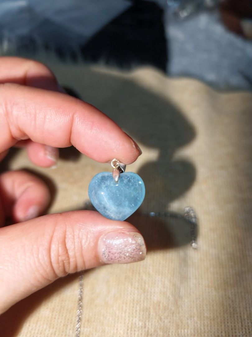 Aquamarine Heart Pendant (Category: Necklaces) located in Quezon City. Submitted by piaoliangcollections.ph (Listing ID 1462878589, Image 2). Description: Big for 3.5k small for 2.5K Aquamarine is a calming blue gemstone known for improving communication, reducing stress, and supporting emotional healing. Emotional and Mental Benefits Calms anxiety: Known as the "Stone of Courage and Serenity," it helps soothe racing thoughts and panic. Improves 