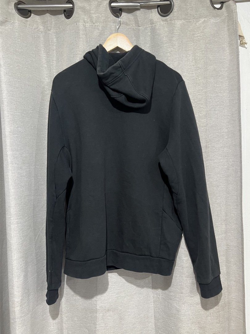 Arcteryx hoodie! (Category: Coats, Jackets and Outerwear) located in General Trias. Submitted by luxfinds2019 (Listing ID 1462780766, Image 3). Description: Arcteryx hoodie! 1099 shipped only! Large 22by28 Excellent condition 💯 9/10 Pero solid material 💯 cotton Loc laguna Pm .