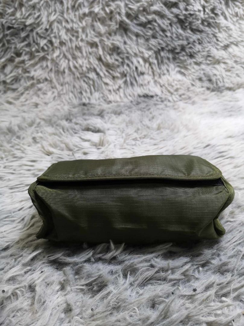 Army Green Dual Compartment Coin Purse (Category: Wallets & Card holders) located in Santa Cruz. Submitted by jmy_surplus.2 (Listing ID 1462684479, Image 3). Description: Size ; L - 6 W -7.4 Color ; Army green Type ; Purse Brand ; No brand Material ; Nylon Style ; Flap Closure Coin Purse LR 129 JMY 4 Batch #222.