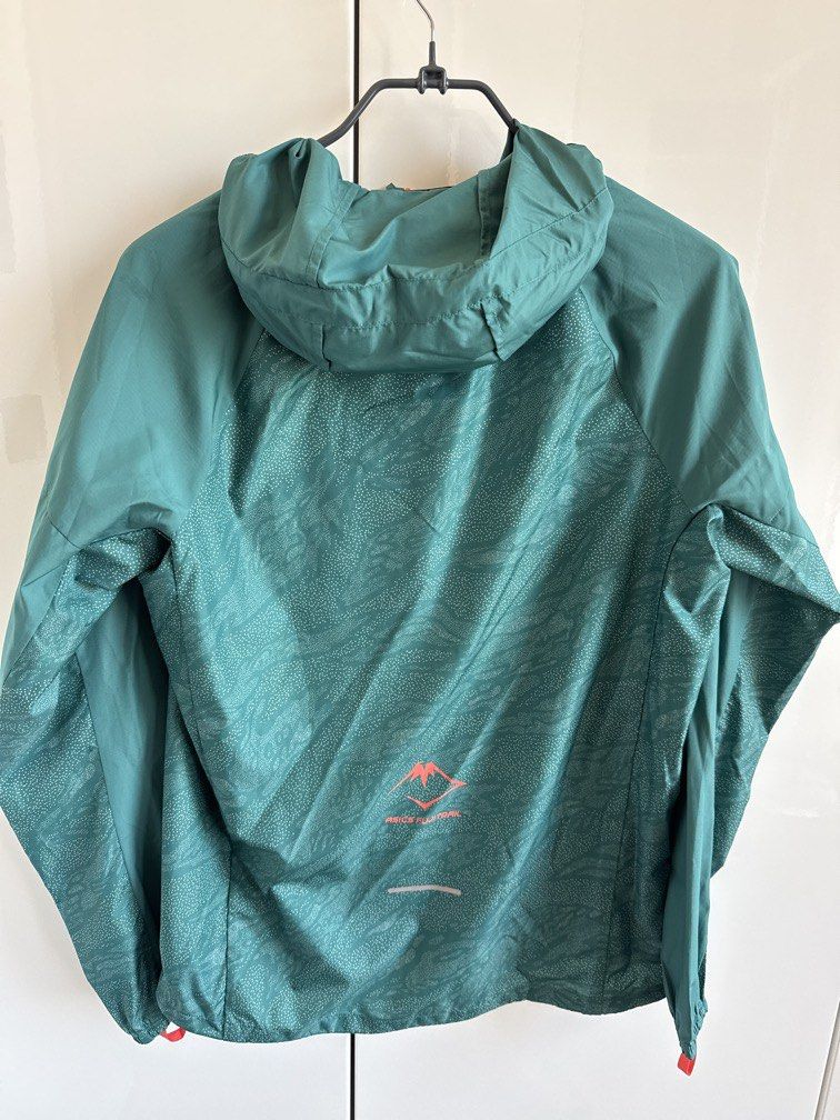 ASICS light running jacket （分類：運動服裝）位於 Hong Kong。 由 crew401 提交（商品編號 1462740607，圖片 6）。簡介： 。