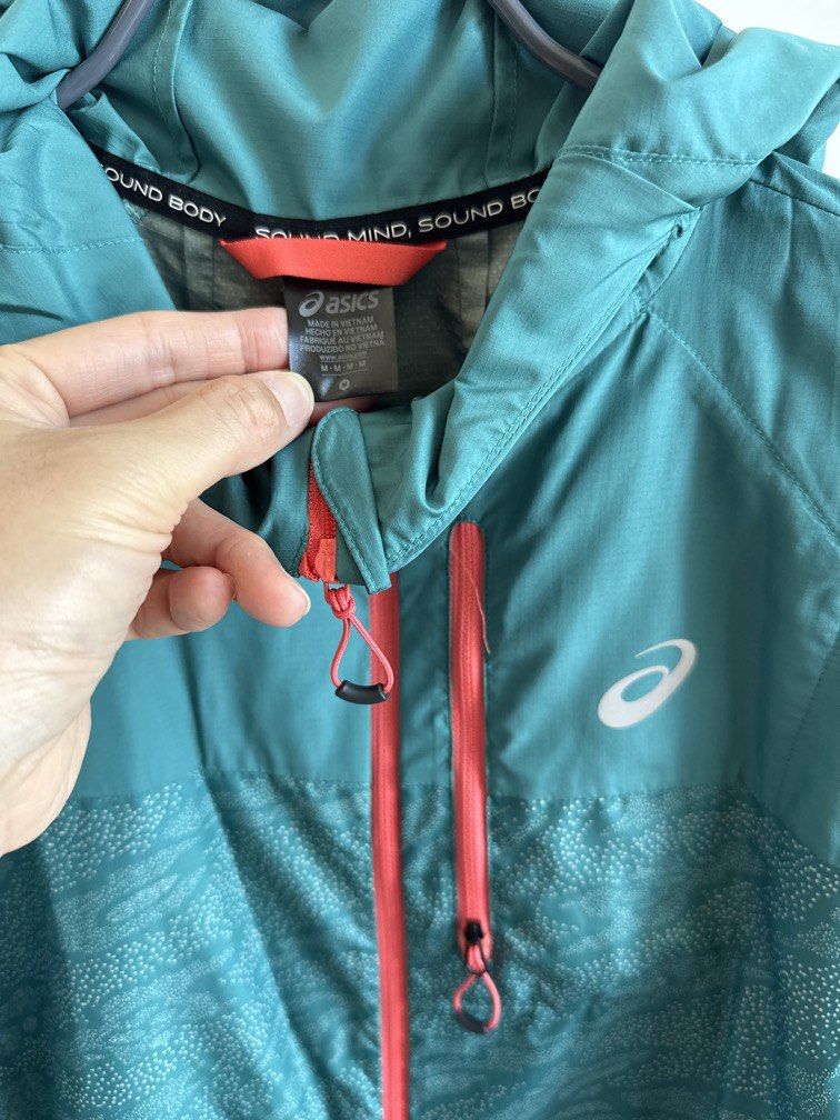 ASICS light running jacket （分類：運動服裝）位於 Hong Kong。 由 crew401 提交（商品編號 1462740607，圖片 2）。簡介： 。