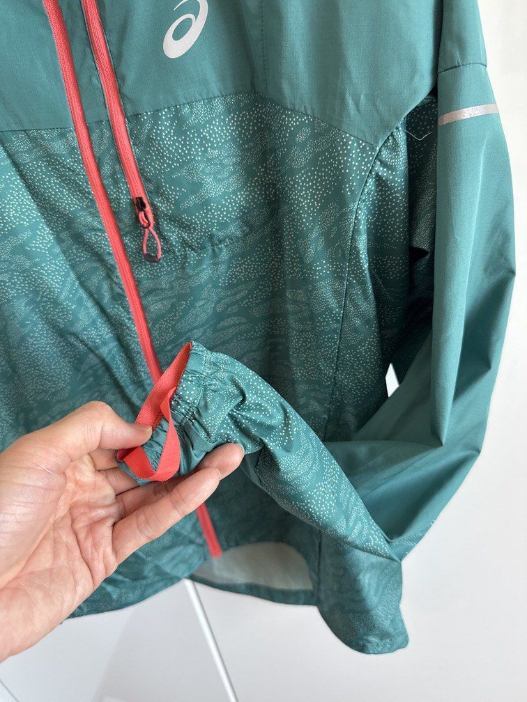 ASICS light running jacket （分類：運動服裝）位於 Hong Kong。 由 crew401 提交（商品編號 1462740607，圖片 4）。簡介： 。