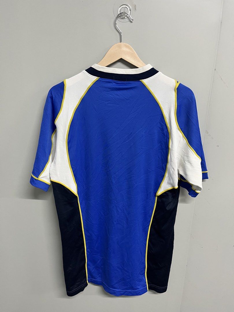 ASICS Vintage Performance T-Shirt (Category: Tshirts & Polo Shirts ) located in Valencia. Submitted by shopstnd (Listing ID 1462840391, Image 2). Description: ASICS Vintage Performance T-Shirt Size: M/L 📏 21 × 31 in Condition: 9/10 Color: 9/10 Classic blue, white & navy colorblock design Mesh side panels for a sporty look Embroidered ASICS logo Lightweight athletic/performance style 📸 Actual photos posted — not edited or enhanced. Minimal signs