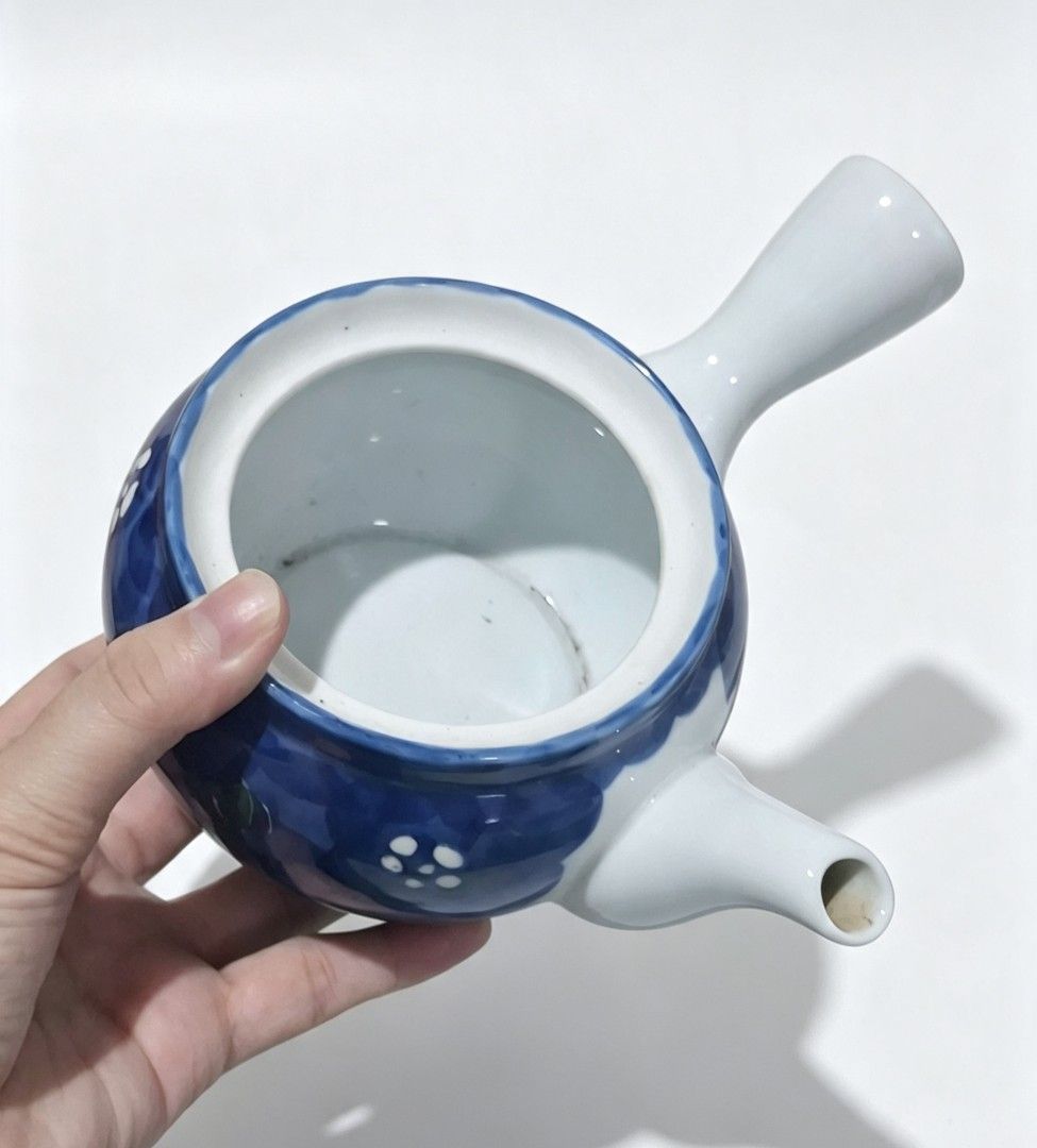 Assorted Teapots Side-Handle (Category: Other Home Decor) located in Bulacan. Submitted by gjeen (Listing ID 1462790698, Image 3). Description: - set of 3 - can be used as display or cactus pots - no lids.