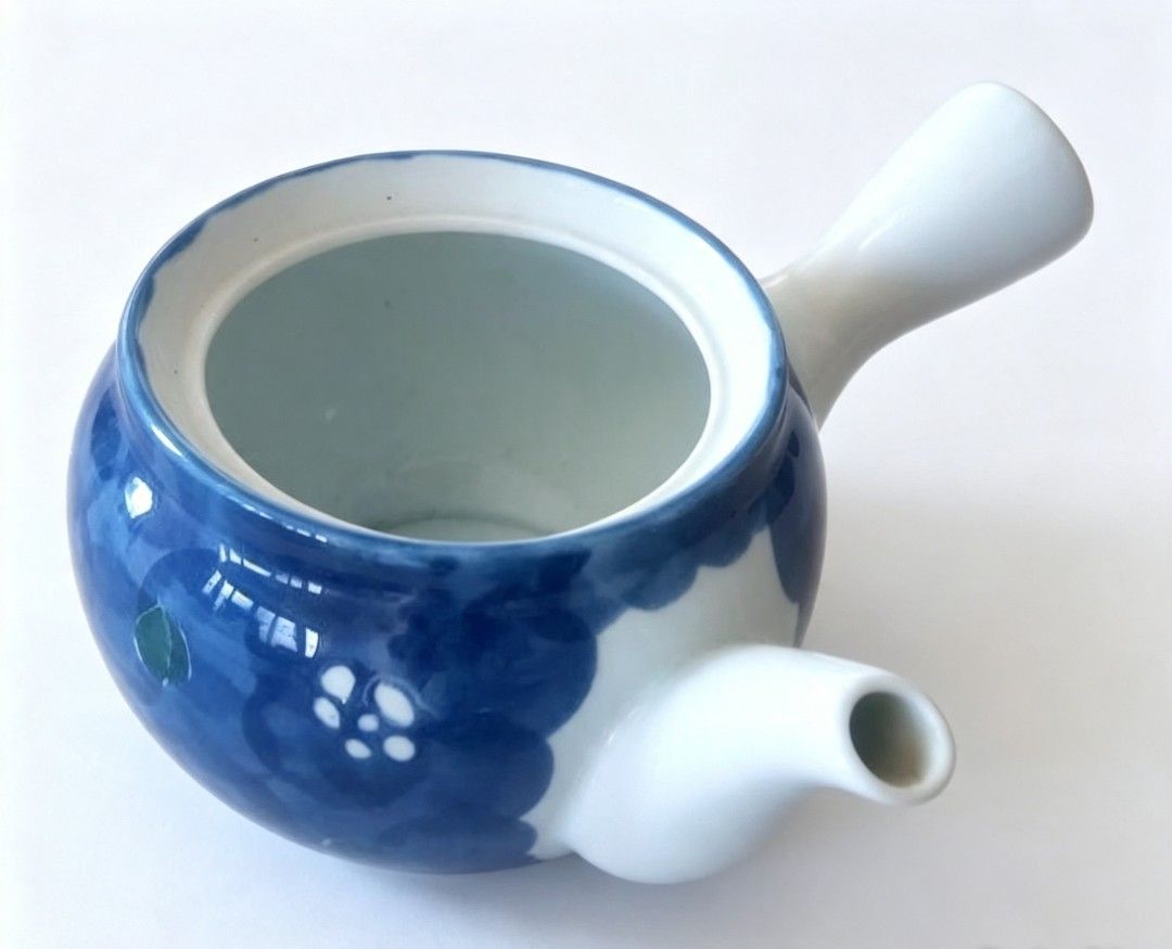 Assorted Teapots Side-Handle (Category: Other Home Decor) located in Bulacan. Submitted by gjeen (Listing ID 1462790698, Image 2). Description: - set of 3 - can be used as display or cactus pots - no lids.