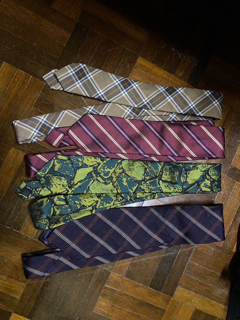 Assorted Ties (Category: Ties) located in Bangi. Submitted by mayyy13856 (Listing ID 1462859772, Image 1). Description: - can be used for fashion or work - brown, red and green one is not branded - dark purple one is giovanni rossini - RM 5 each .