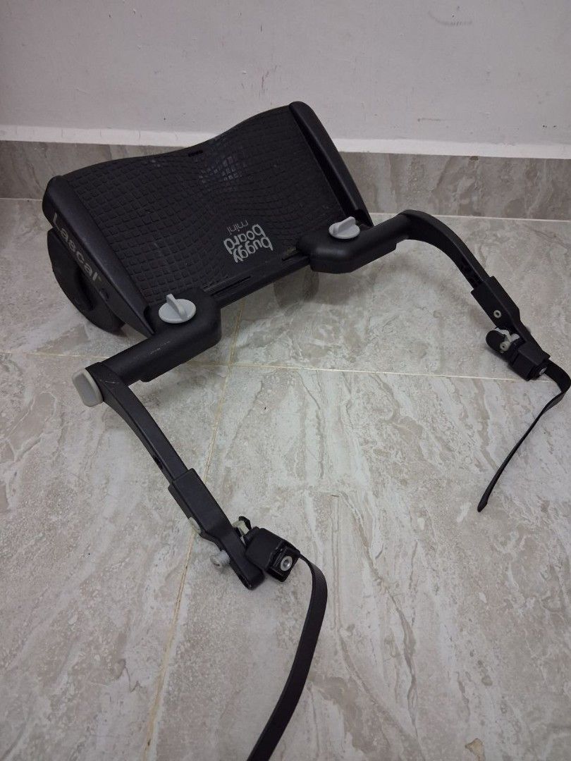 Attach Stroller Lascal Miniboard (Category: Strollers) located in Kuala Lumpur. Submitted by amirhidayat (Listing ID 1462840743, Image 1). Description: - Pelantar tambahan yang dipasang pada kereta sorong (stroller) untuk anak kecil berdiri apabila mereka penat berjalan. - Kompak & Ringan: Sesuai untuk kereta sorong yang lebih kecil atau ringan tanpa menambah beban yang berat. - Sistem Pemasangan Universal: Menggunakan penyambung Easy-Fit yang bo