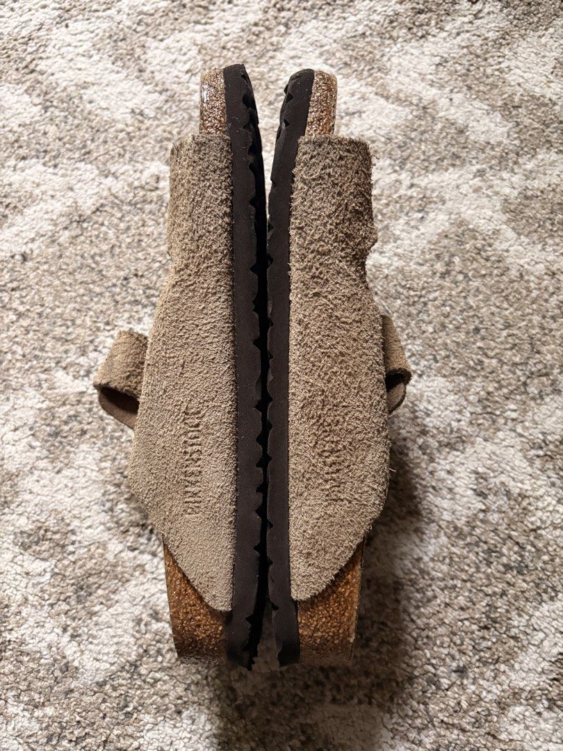 Auth Preloved Arizona Birkenstock (Category: Slippers and slides) located in Paranaque City. Submitted by silentstone.dolphin (Listing ID 1462774913, Image 3). Description: Suede Leather.. Taupe Color.. Brass Buckle.. Size 39N.. Clean&Ready to Wear.. Super Nice in Actual😍.