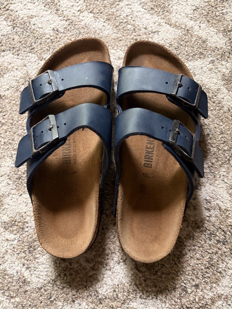 Auth Preloved Arizona Birkenstock (Category: Slippers and slides) located in Paranaque City. Submitted by silentstone.dolphin (Listing ID 1462776780, Image 2). Description: Classic Blue Color.. Visible Print.. Size 38N.. Clean & Ready to Wear.. Super Nice in Actual😍 .