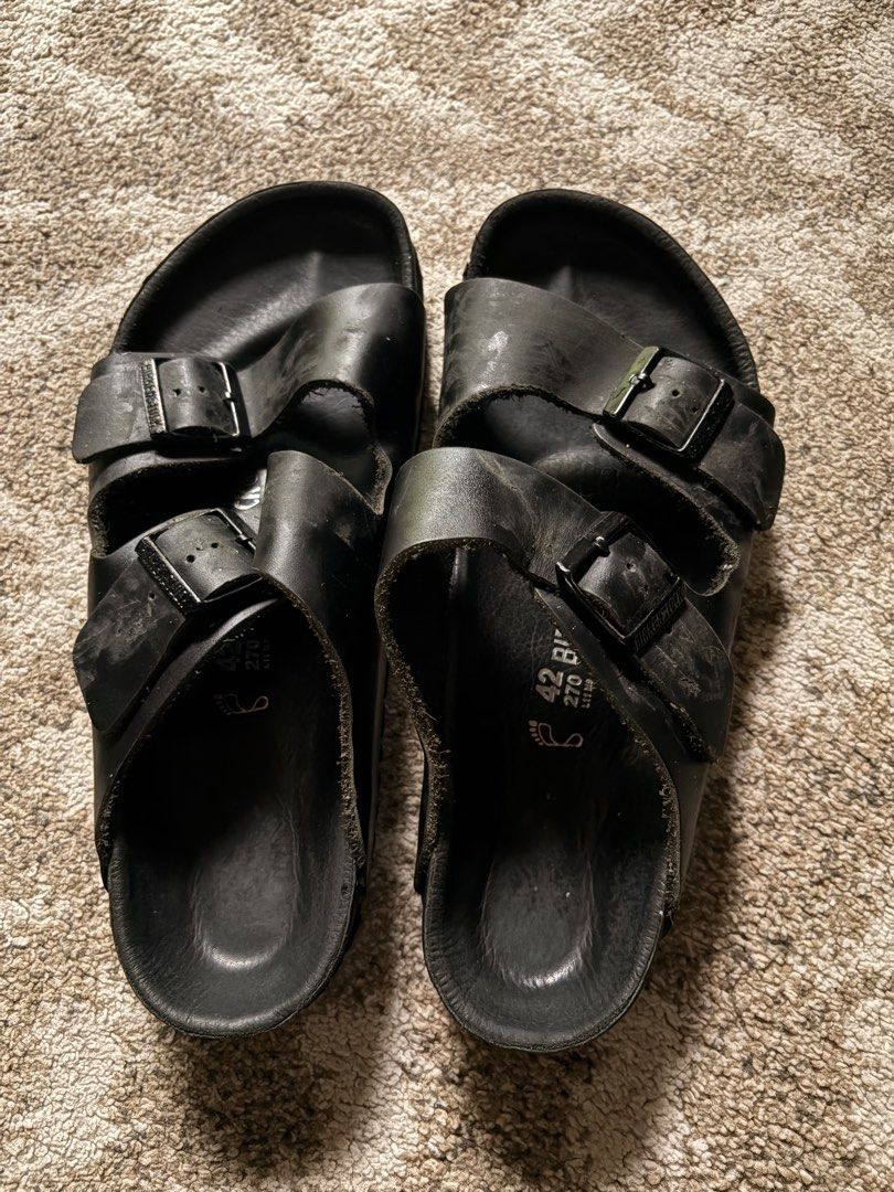 Auth Preloved Arizona Birkenstock (Category: Slippers & Slides) located in Paranaque City. Submitted by silentstone.dolphin (Listing ID 1462786193, Image 2). Description: With Minimal Signs of Used.. Rare Collection.. Visible Print.. Size 42RF.. Still Gwapon in Actual😍 ❌Bawal sa Maselan❌.