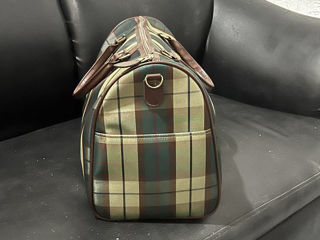 Authentic Arnold Palmer Produced by Ace Duffle bag (Category: Luxury Bags & Wallets) located in Bansalan. Submitted by jhalmar (Listing ID 1462766905, Image 2). Description: Authentic Duffle bag money back guarantee if proven fake.