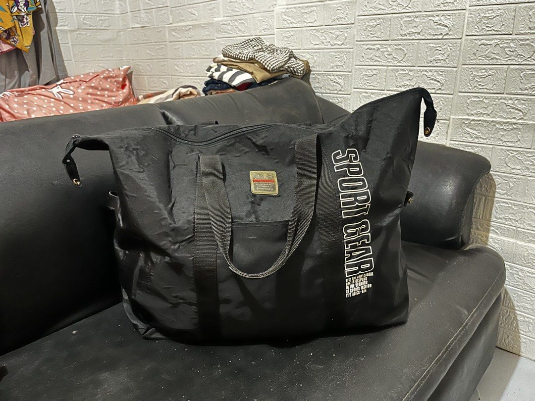 Authentic Asics Extra Large Duffle Bag (Category: Luxury Bags & Wallets) located in Bansalan. Submitted by jhalmar (Listing ID 1462772253, Image 1). Description: Authentic Money back guarantee if proven fake.