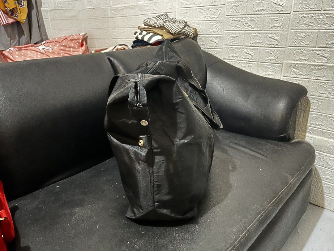 Authentic Asics Extra Large Duffle Bag (Category: Luxury Bags & Wallets) located in Bansalan. Submitted by jhalmar (Listing ID 1462772253, Image 2). Description: Authentic Money back guarantee if proven fake.