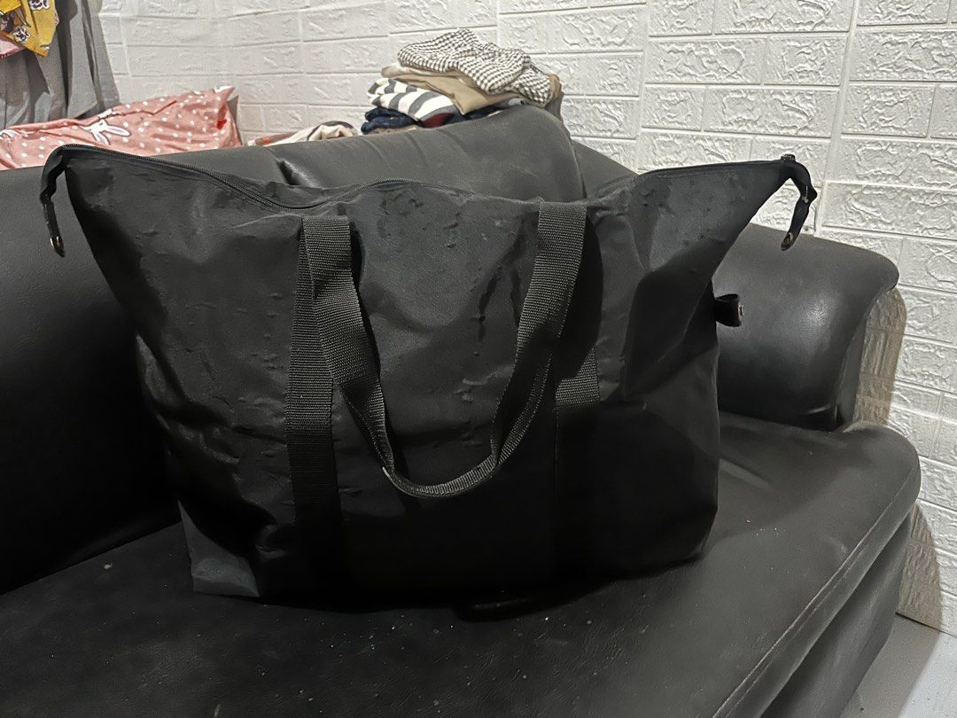 Authentic Asics Extra Large Duffle Bag (Category: Luxury Bags & Wallets) located in Bansalan. Submitted by jhalmar (Listing ID 1462772253, Image 3). Description: Authentic Money back guarantee if proven fake.
