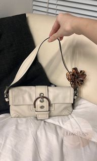 (Category: ) located in . Submitted by luvebags (Listing ID 1462833007, Image 1). Description: .