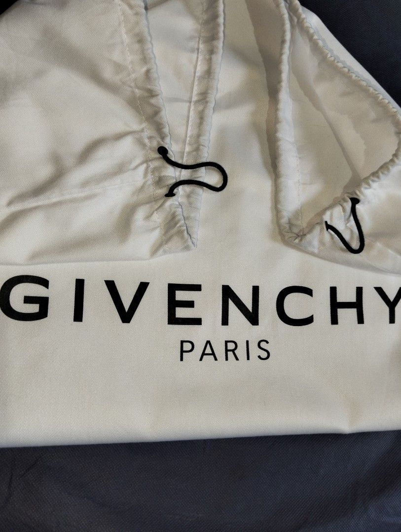 Authentic GIVENCHY dust bag dustbag (Category: Luxury Bags & Wallets) located in Zamboanga. Submitted by luxuryaccessories_ella.2022 (Listing ID 1462718298, Image 2). Description: Authentic 👉sized by cm ( centimeters) 👉 already wash 👉add sf 👉Loc po is Mindanao 👉 shipping thru J &T add 89 sa sf 👉MOP:Gcash or BPI.