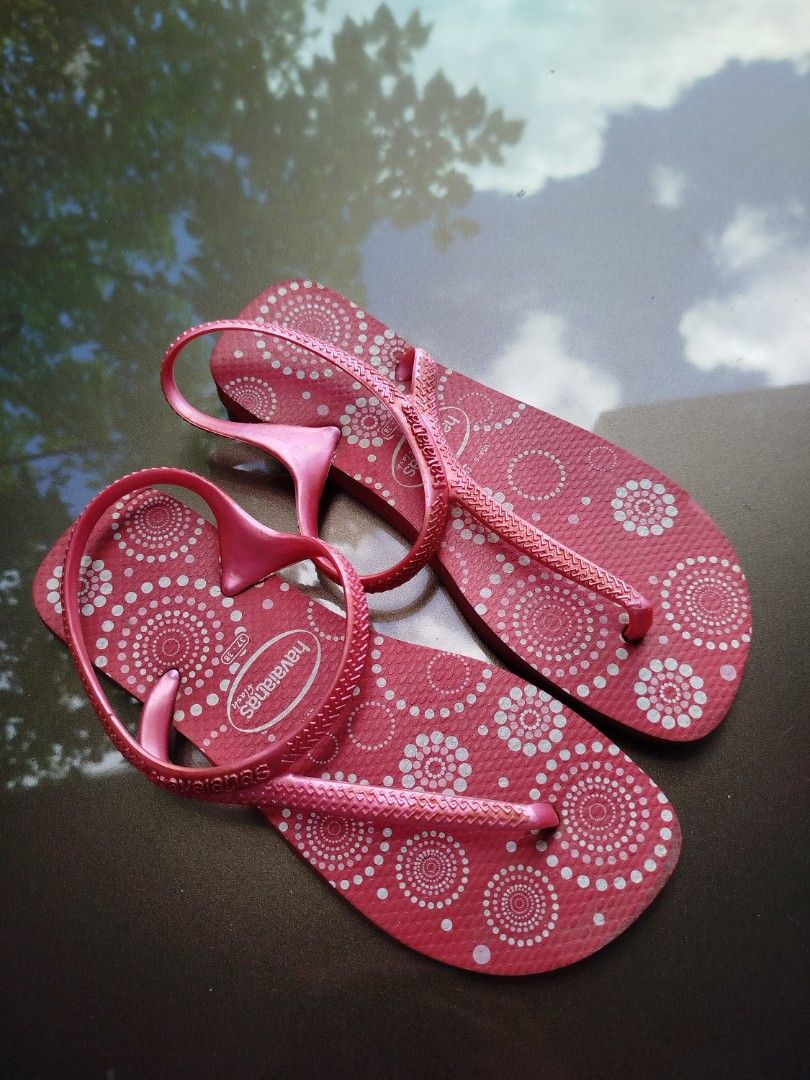 Authentic havs flash urban (Category: Slippers and slides) located in Naga. Submitted by jea1991 (Listing ID 1462694701, Image 1). Description: condition: 7/10.
