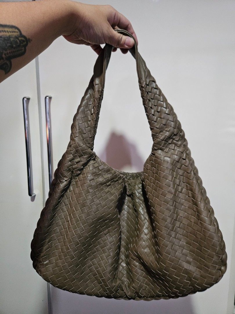 Authentic Italian Leather Bag (Category: Shoulder Bags) located in Manila. Submitted by adaptingminimalism (Listing ID 1462752139, Image 2). Description: Weaved Hobo Bag (Medium size) Zipped closure 2 open pockets 1 zipper pocket Bought from Samu't Sari Its Mae's Choice (FB).
