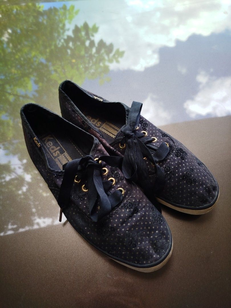 Authentic KEDS 🔥 (Category: Sneakers) located in Naga. Submitted by jea1991 (Listing ID 1462820277, Image 1). Description: .