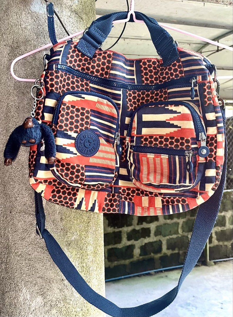 Authentic Kipling Geometric Multi-Pocket Crossbody / Tote Bag with Monkey (Category: Cross-body Bags) located in Jordan. Submitted by ktinaaa.29 (Listing ID 1462689684, Image 1). Description: .