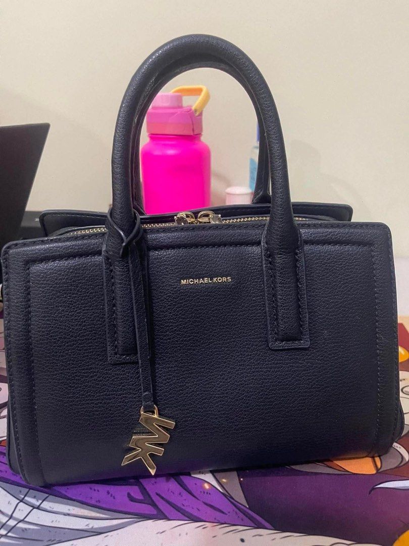 Authentic Michael Kors laila top handle bag (Category: Luxury Bags & Wallets) located in Manila. Submitted by raizel666 (Listing ID 1462860494, Image 1). Description: Price Nego PM.