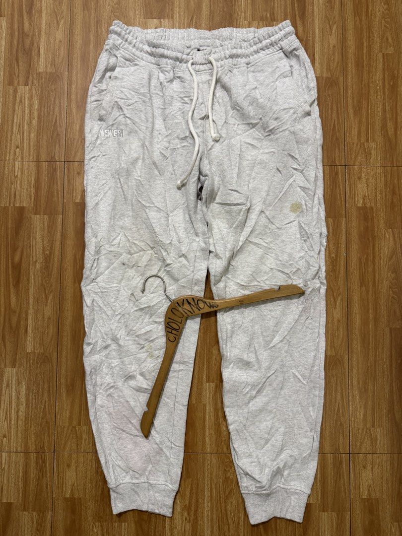 Authentic New Era Essential Light Gray Fleece Jogger (Category: Joggers) located in Badian. Submitted by choloknows (Listing ID 1462826827, Image 1). Description: Good as New 10/10 Size XL on tag Best fit 34-38 Waistline Length: 39 Minor issue: washable yellow stains only (see last picture) 680 + sf.