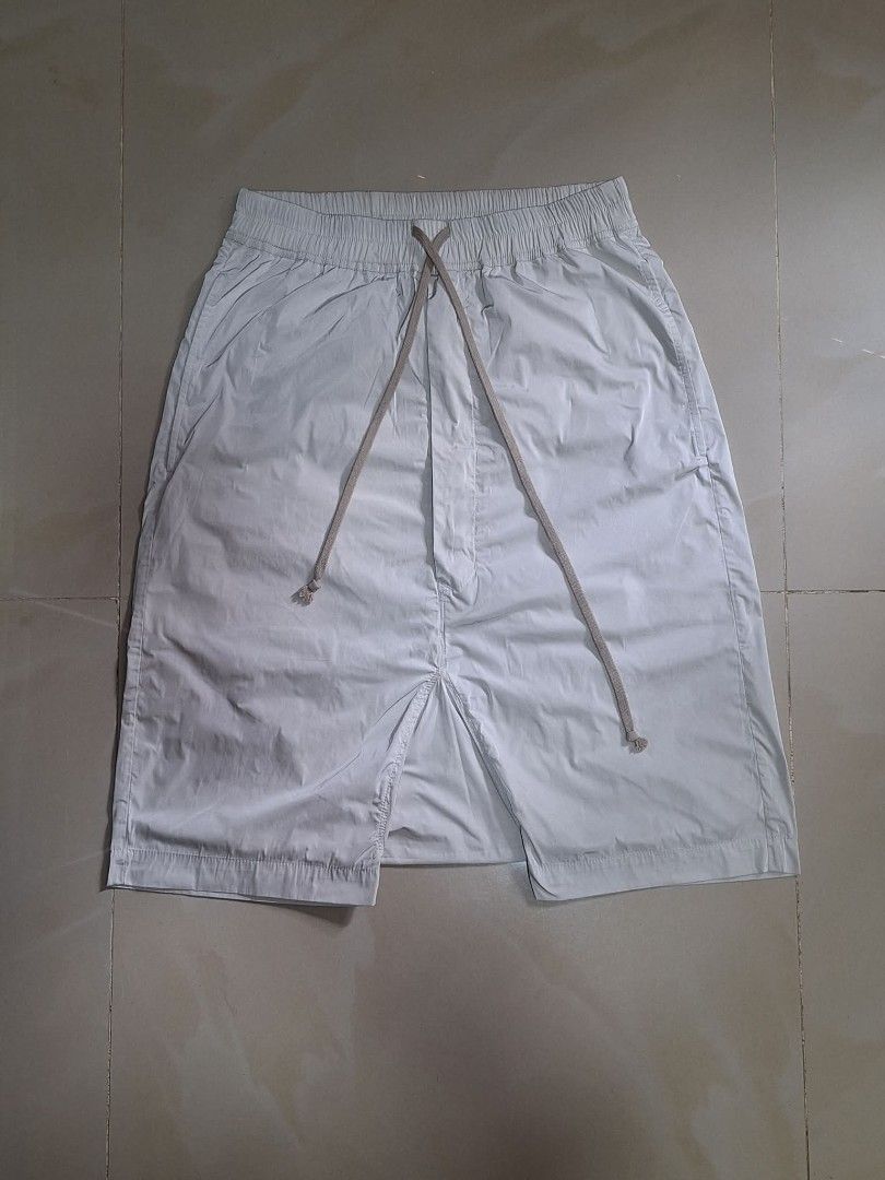 Authentic Rick Owens Walrus S/S 17 Drawstring Shorts (Category: Shorts) located in Cebu City. Submitted by abyoscloset.cebph (Listing ID 1462860627, Image 1). Description: Authentic Rick Owens Walrus S/S 17 Collection Material- 100% Polyester Features: Elasticated waistband with drawstring buttons fly closure Origin : Made in Italy Size : 36 Waist - 28 up to 36 max Length - 25 Leg opening - 9.5 Like new condition No issues 20,000 + SF 💌 Thank yo