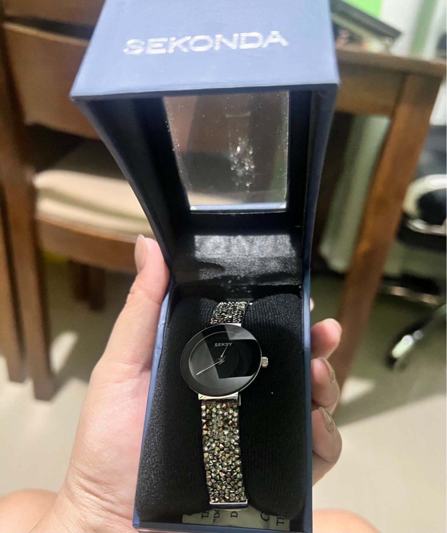 Authentic Sekonda Ladies Watch (Category: Women's Watches) located in Bacoor. Submitted by lesta_008 (Listing ID 1462877069, Image 2). Description: Purchased in UK for a discounted price Comes with a box RFS: No longer needed.