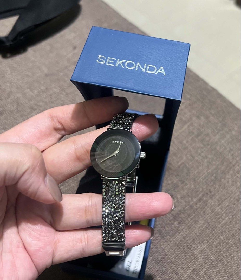 Authentic Sekonda Ladies Watch (Category: Women's Watches) located in Bacoor. Submitted by lesta_008 (Listing ID 1462877069, Image 1). Description: Purchased in UK for a discounted price Comes with a box RFS: No longer needed.