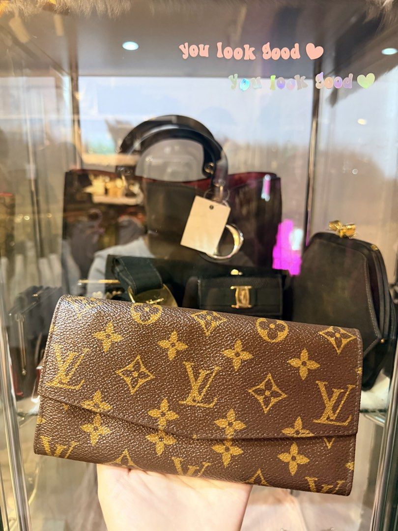 Authentic Vintage Louis Vuitton Monogram Canvas Trifold Wallet (Category: Luxury Bags & Wallets) located in Dumaguete. Submitted by lovebags.ph (Listing ID 1462825221, Image 1). Description: - Authentic Louis Vuitton monogram wallet - Classic trifold design - Ample space for cards and cash - Shows some signs of wear on edges and corners - Still a great piece for everyday use Flawless.