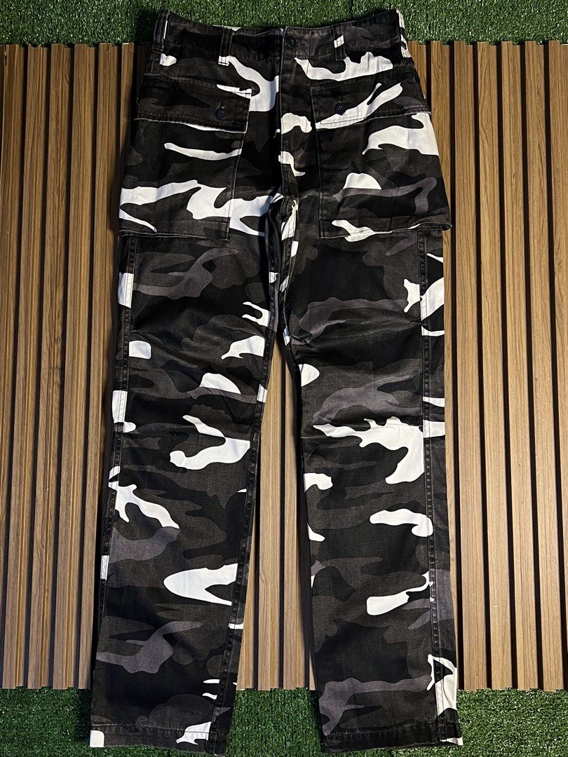 AVIREX - USMC MILITARY MONKEY PANTS (Category: Jeans) located in Bacolod City. Submitted by timelessbyjosh (Listing ID 1462788132, Image 3). Description: BEST FOR AMEKAJI OUTFITS SIZE : SMALL ACTUAL COLOR : COLOR RATE : 9. 5 OUT OF 10 CONDITION : EXCELLENT MATERIAL : 100 % COTTON MADE IN : VIETNAM FLAWS : NONE DIMENSIONS WAIST - 30 LENGTH - 42 THIGH - 11. 5 LEG OPENING - 7. 5 MEASUREMENT TAKEN WHILE LAYING FLAT. PLEASE COMPARE THE MEASUREMENT WIT