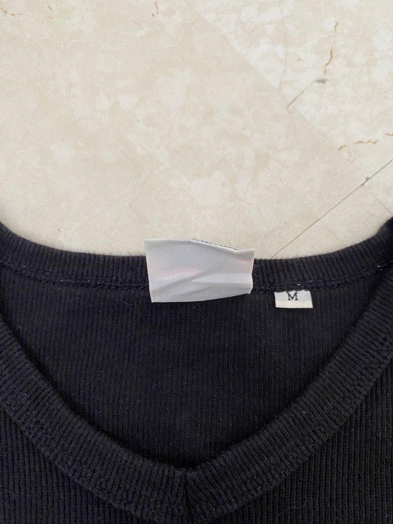AVIREX TEE (Category: Portable Audio Accessories) located in Manila. Submitted by zzztine (Listing ID 1462757701, Image 3). Description: -💎AVIREX TEE 💎 DIMENSIONS- 18-24 COLOR RATE-9.5/10 CONDITION- EXCELLENT .