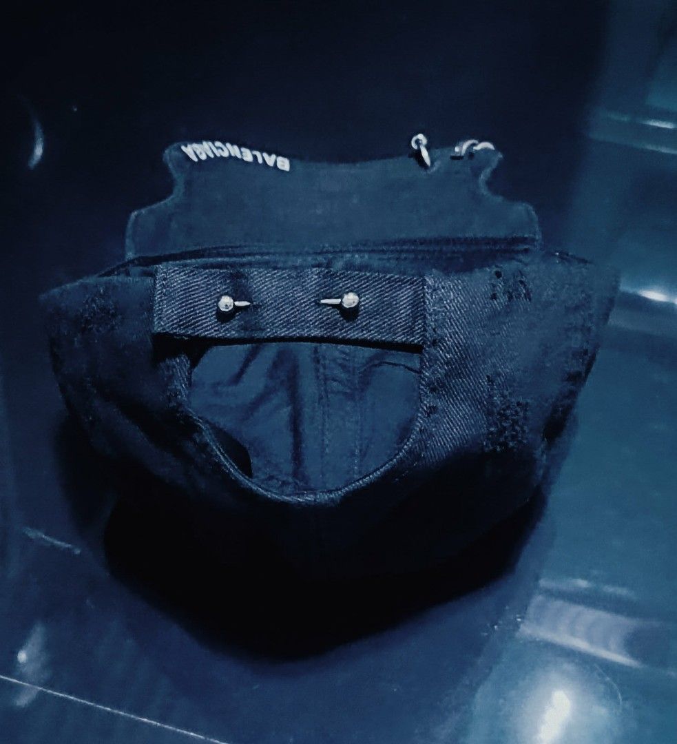B A L E N C I A G A piercing cap (Category: Activewear) located in Caloocan City. Submitted by luxx_forless (Listing ID 1462785476, Image 1). Description: onhand...imported from Dubai fits small to large.