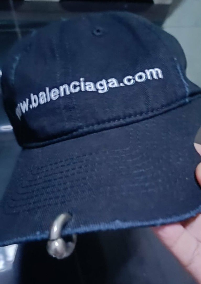 B A L E N C I A G A piercing cap (Category: Activewear) located in Caloocan City. Submitted by luxx_forless (Listing ID 1462786359, Image 1). Description: onhand...imported from Dubai fits small to large UNISEX.