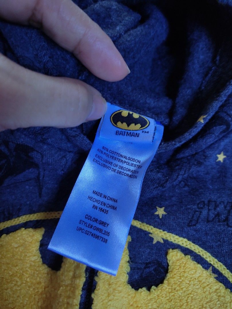 Babies Batman Zip-Up Hoodie (Category: Babies & Kids Fashion) located in Tarlac. Submitted by momma02 (Listing ID 1462745328, Image 2). Description: - Grey zip-up hoodie for kids - Features an all-over Batman print with stars - Iconic Batman logo on the front - Made from a comfortable cotton and polyester blend - Perfect for young Batman enthusiasts! size: 12M.