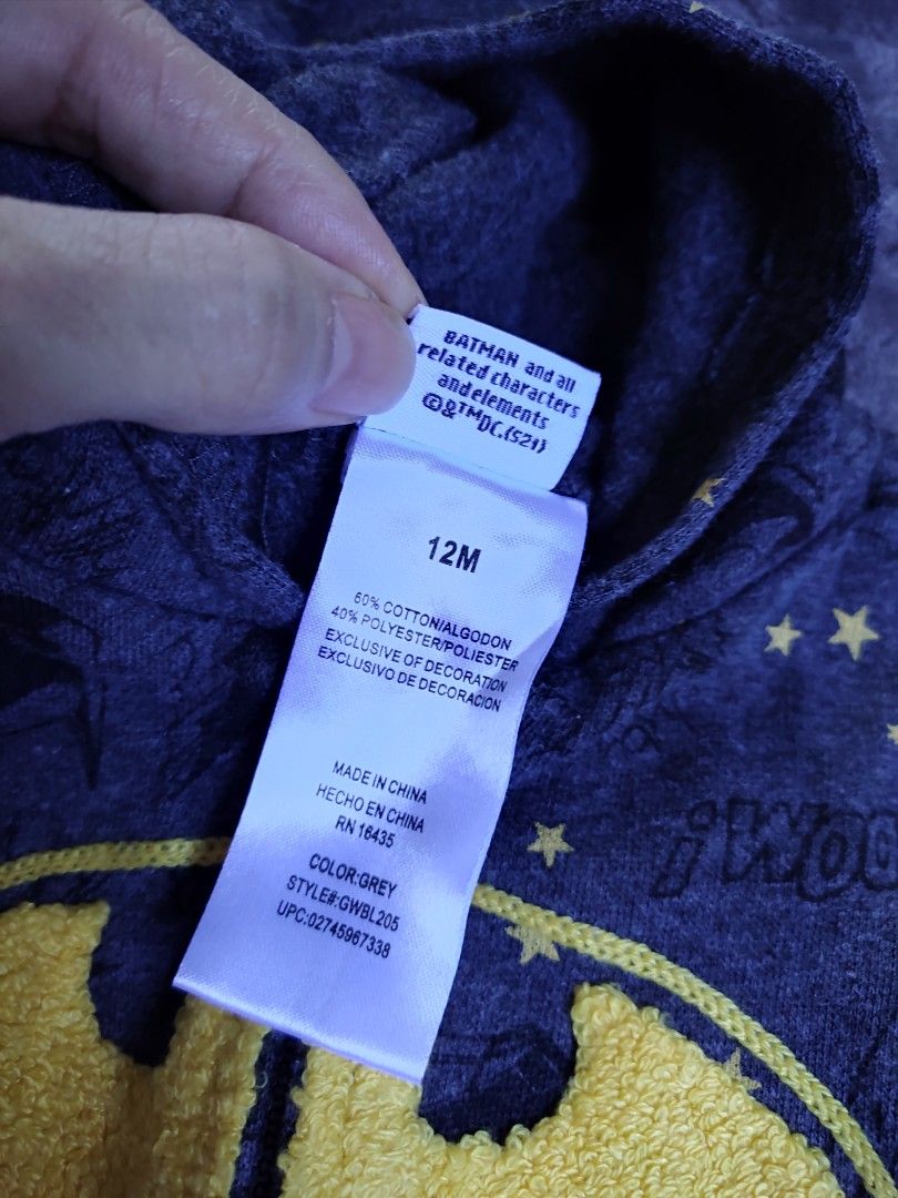 Babies Batman Zip-Up Hoodie (Category: Babies & Kids Fashion) located in Tarlac. Submitted by momma02 (Listing ID 1462745328, Image 3). Description: - Grey zip-up hoodie for kids - Features an all-over Batman print with stars - Iconic Batman logo on the front - Made from a comfortable cotton and polyester blend - Perfect for young Batman enthusiasts! size: 12M.