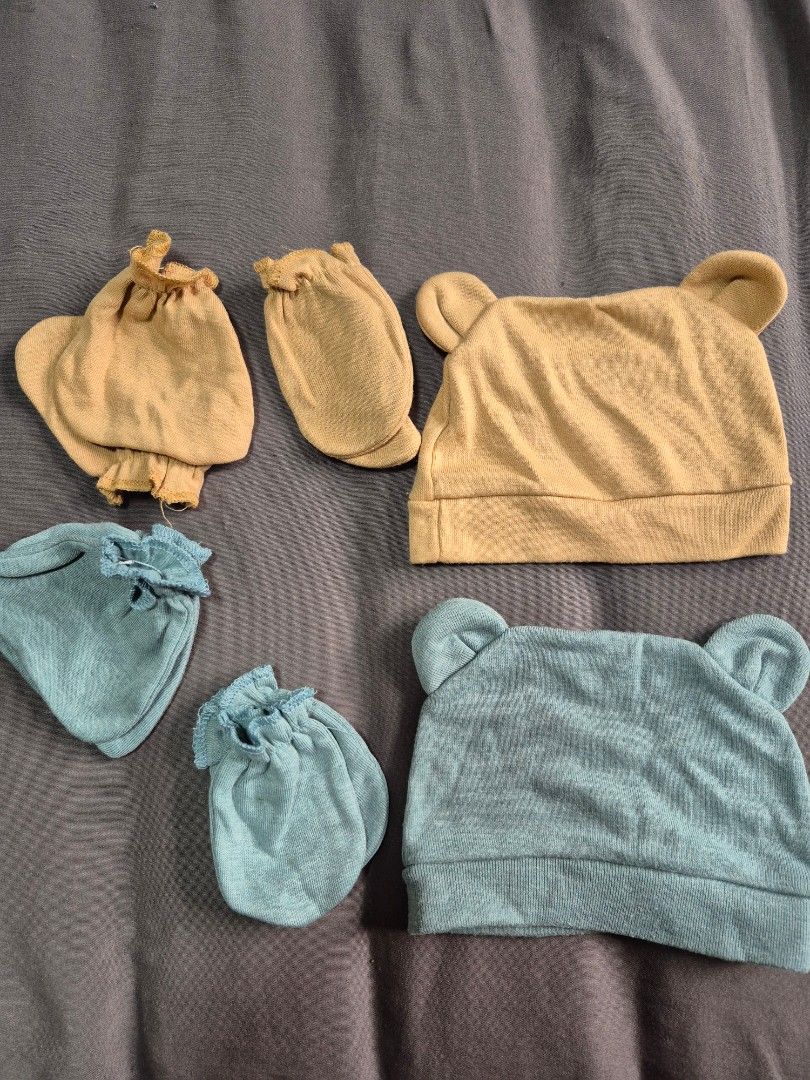 Baby Bear Hat and Mittens Set - 2 Colors (Category: Babies & Kids Fashion) located in Santo Tomas. Submitted by bellaswann18 (Listing ID 1462683253, Image 1). Description: with mittens and socks. malambot tela used a few days .