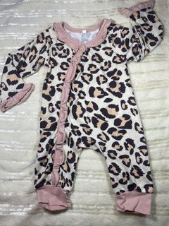 (Category: ) located in . Submitted by tinytootchcloset (Listing ID 1462861010, Image 1). Description: .