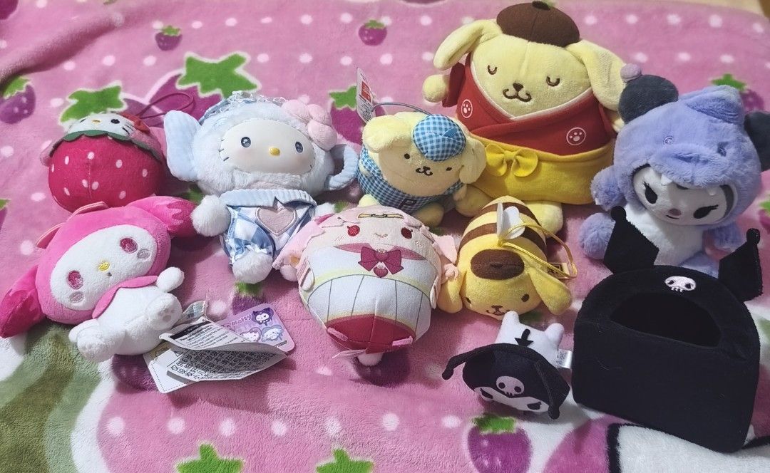 Bag charms (Category: Purses & Pouches) located in Iloilo. Submitted by geselalpan30231 (Listing ID 1462884666, Image 1). Description: .
