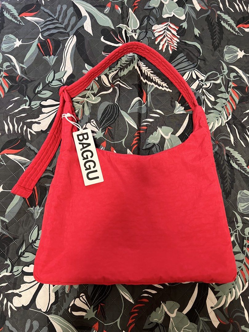 BAGGU nylon shoulder bags (Category: Shoulder Bags) located in Muntinlupa City. Submitted by felizdoss (Listing ID 1462839798, Image 2). Description: Price starts at 1,000 php. Hi. I’m selling my personal collection of Baggu nylon bags. Most are used once since i have a lot of bags. All items are slightly negotiable. *3 bags were personally bought from Certified Calm, 2 were gifted (red & yellow). 1. BAGGU shoulder bag (Candy Apple Red) - 2,000ph
