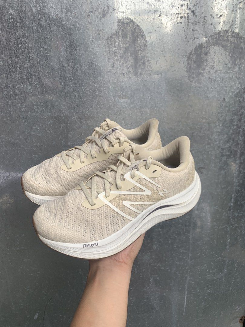 Balance FuelCell Propel v4 (Category: Sneakers) located in Marikina City. Submitted by azaero (Listing ID 1462815177, Image 3). Description: Size Women’s US 6.5 / cm 23.5 / Euro 37 Good Condition no issue .
