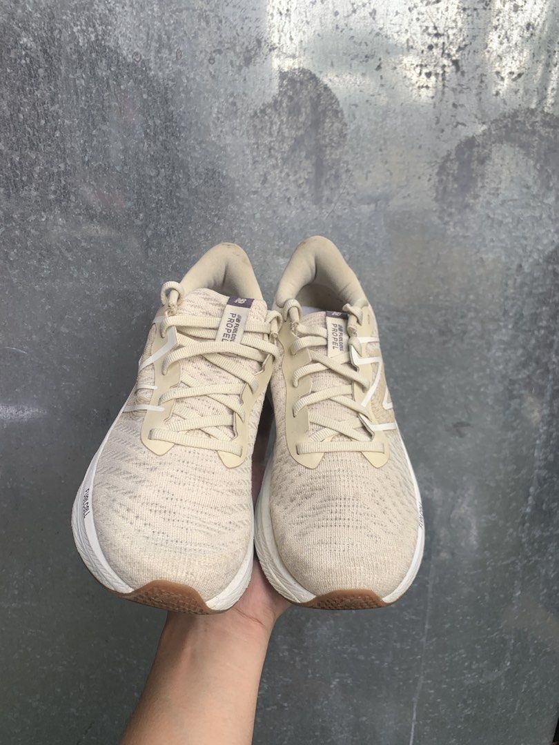 Balance FuelCell Propel v4 (Category: Sneakers) located in Marikina City. Submitted by azaero (Listing ID 1462815177, Image 2). Description: Size Women’s US 6.5 / cm 23.5 / Euro 37 Good Condition no issue .