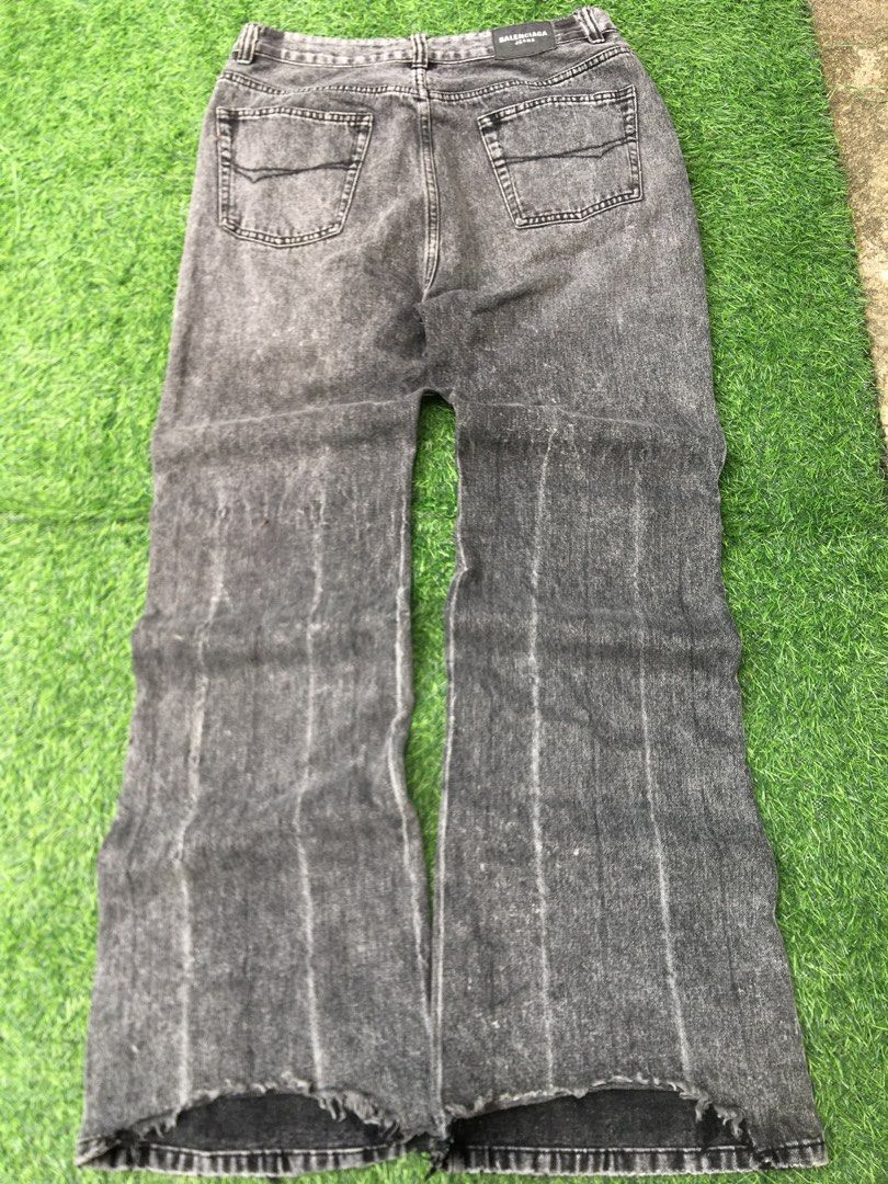 BALENCIAGA LOST TAPE FLARED JEANS (Category: Jeans) located in Mariveles. Submitted by thrift.to.brand_ (Listing ID 1462744458, Image 3). Description: ₱1,000 PLUS SHIPPING FEE (SF WILL BE SHOULDERED BY THE BUYER) GOOD AS NEW HIGH QUALITY FABRIC HEAVYWEIGHT NO ISSUE, NEED WASH ONLY LENGTH 46 LEG HOLE 12 WAIST 32 MEDIUM ON TAG CHECK ALL DETAILS NO LAST PRICE MOP: GCASH ONLY PAYMENT FIRST NO COD MOD: J&T Balenciaga Lost Tape Flared Jeans (Washed Bla