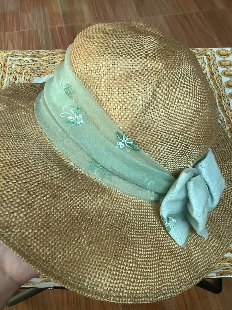 Balenciaga Straw Hat (Category: Luxury Accessories) located in Canaman. Submitted by stayhypethrifted (Listing ID 1462883762, Image 3). Description: .