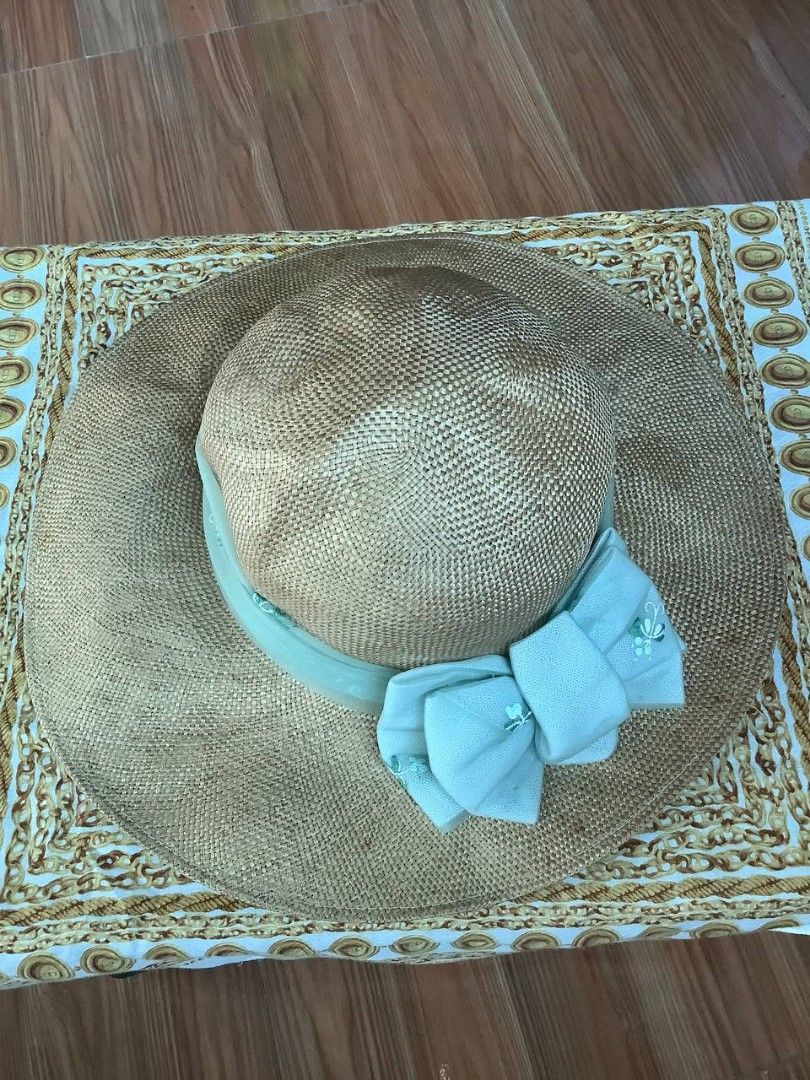 Balenciaga Straw Hat (Category: Luxury Accessories) located in Canaman. Submitted by stayhypethrifted (Listing ID 1462883762, Image 2). Description: .